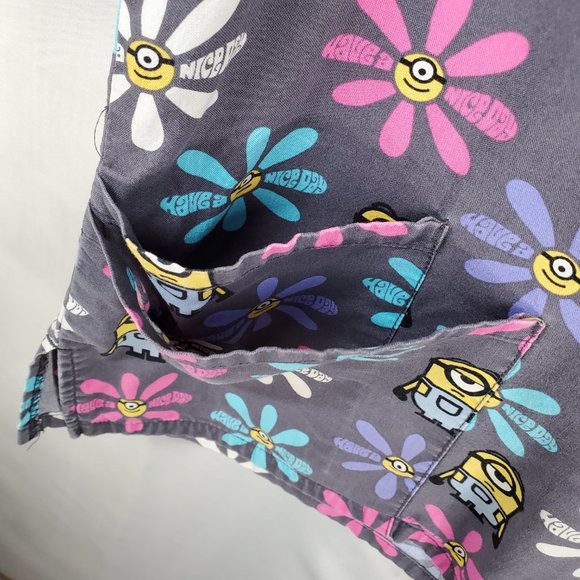Minions V-Neck Scrub Top "Have A Nice Day" Flower Theme on Gray 3 Pockets Sz L - Picture 7 of 7